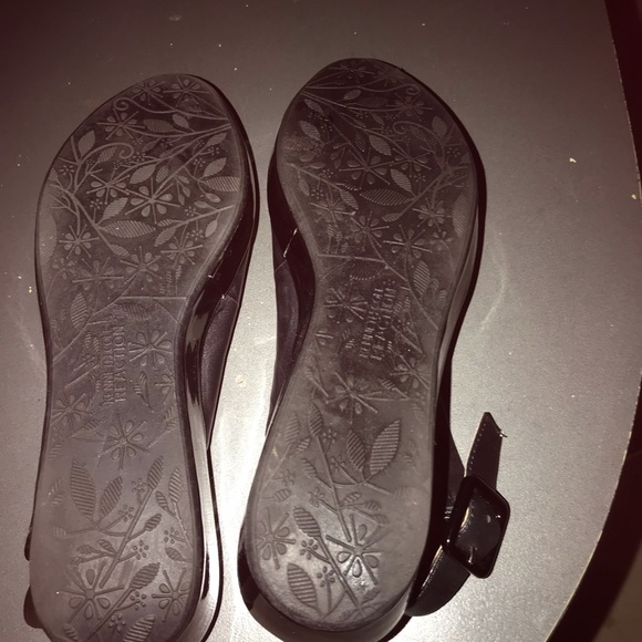 Shoes - Picture 6 of 7